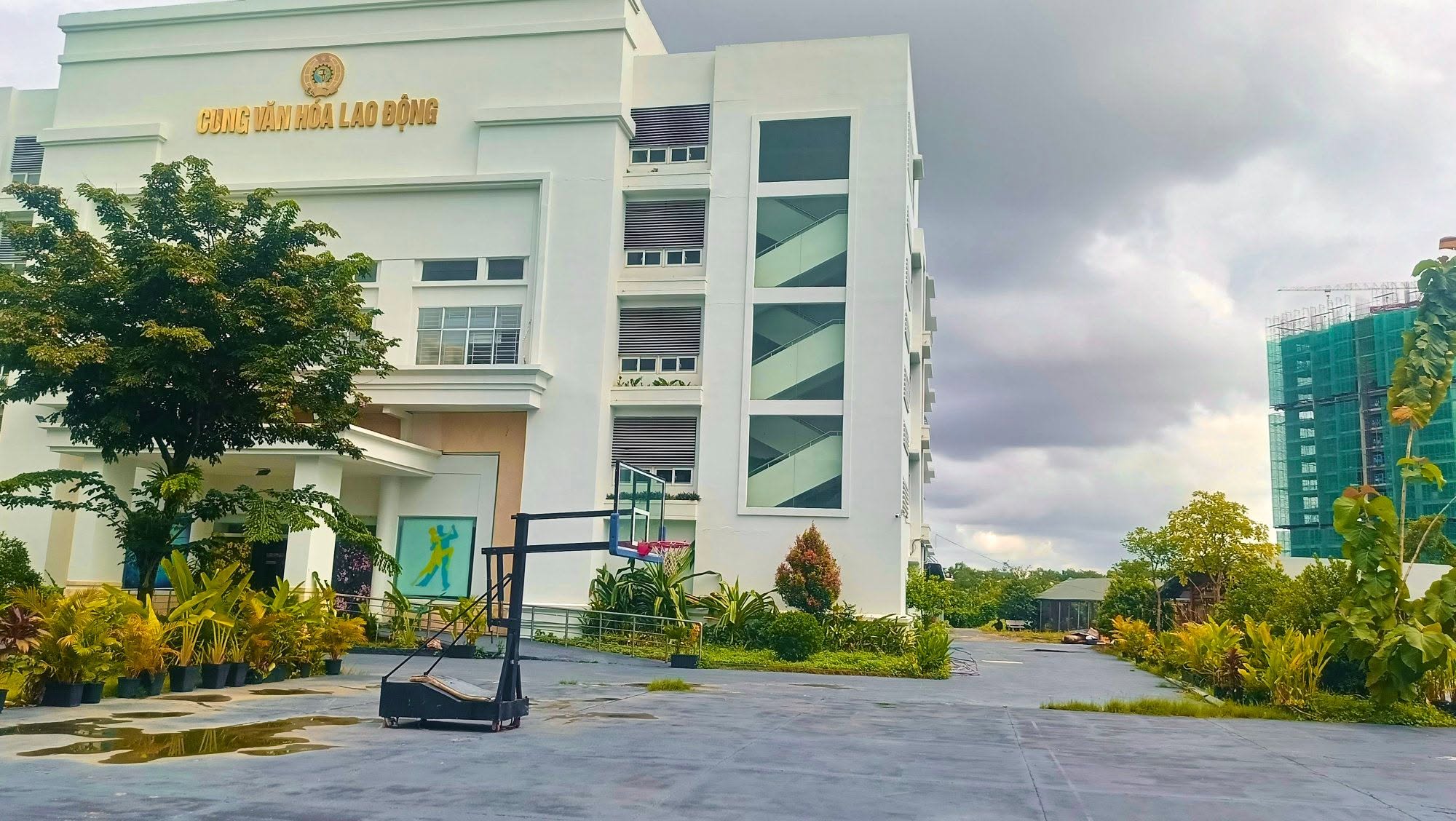 Tòa nhà Cung Văn Hóa Lao Động Cơ Sở Bình Trưng